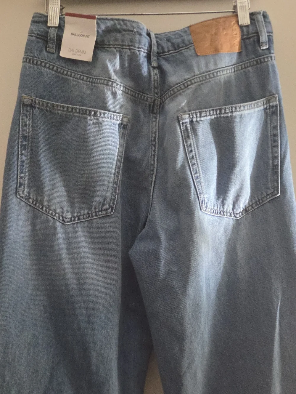 Balloon Fit Wide Leg Jeans in Light Blue -